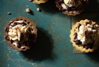 Mini Snickers Tartlets: Salted Caramel Peanut Chocolate Bites