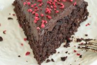 Keto Chocolate Cake with Creamy Sugar-Free Frosting