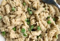 Creamy Cauliflower Pasta: Velvety Sauce & Garlic Parmesan Recipe