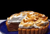 Decadent S’mores Pie Recipe with Gooey Chocolate and Marshmallow