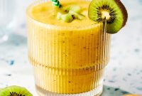 Refreshing Mango and Kiwi Smoothie Recipe for Glowing Mornings