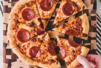 Homemade Gluten-Free Pizza Recipe: Crispy Crust & Tasty Toppings