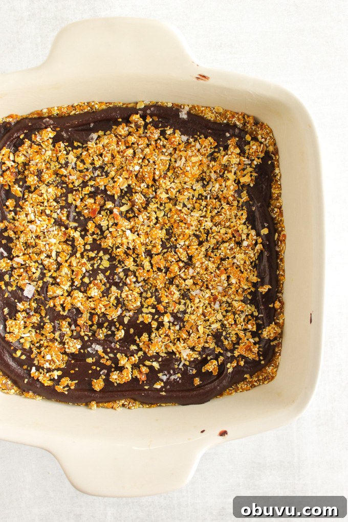 Turmeric Chocolate Snack Bars with Almonds and Sea Salt 7 Healthy Turmeric Chocolate Snack Bars - packed with good-for-you ingredients. Perfect for a snack anytime of the day! Only takes 15 minutes to make! #glutenfree #vegan #easyrecipe #turmeric #dates #healthysnack | robustrecipes.com