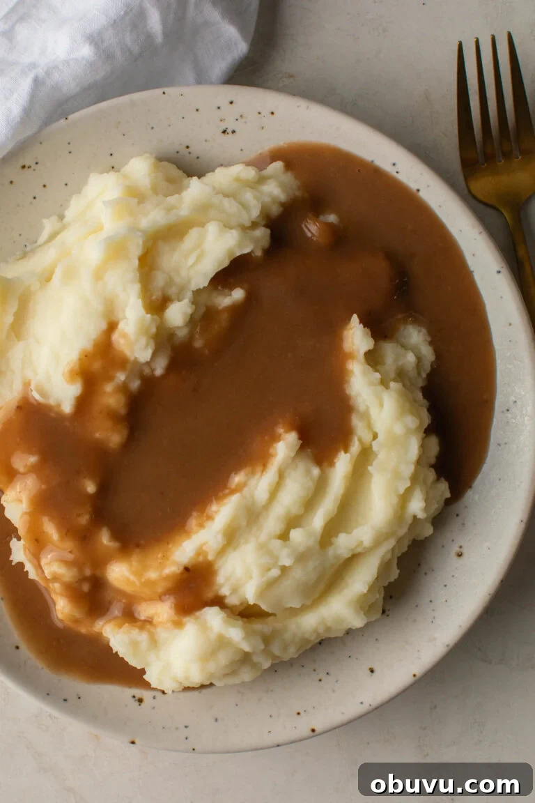 Soul Food Thanksgiving Menu 2024: 30+ Classic Recipes 22 bowl of mashed potatoes and gravy