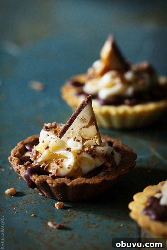 Mini Snickers Tartlets: Salted Caramel Peanut Chocolate Bites 2 A fast and simple party dessert: Snickers Tartlet via Bakers Royale