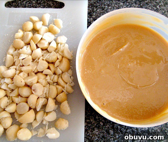 Showing chopped nuts Showing chopped nuts