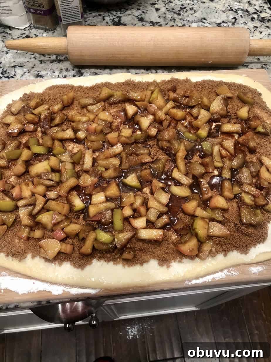 Apple Cinnamon Rolls with Chai-Spiced Cream Cheese Glaze 4 cinnamon roll filling