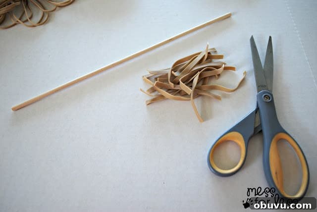 Creative Rubber Band Paintbrush Techniques for Unique Art 4 scissors, cut rubber bands and dowel