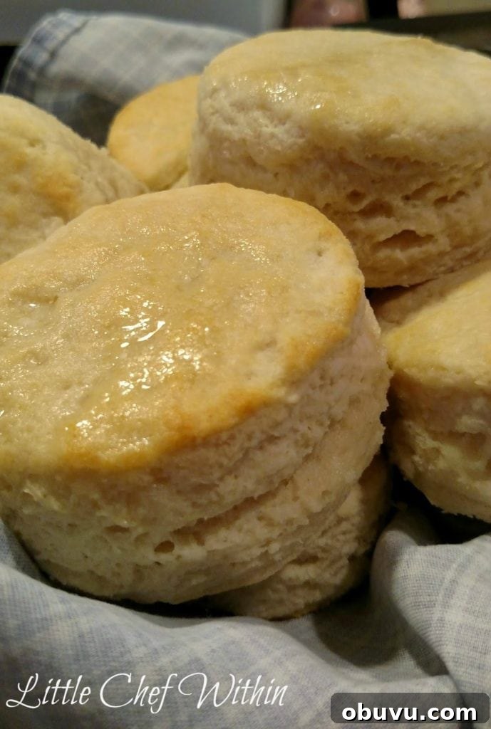Flaky Buttermilk Biscuits: Classic Southern Recipe for Perfect Biscuits 4 biscuits
