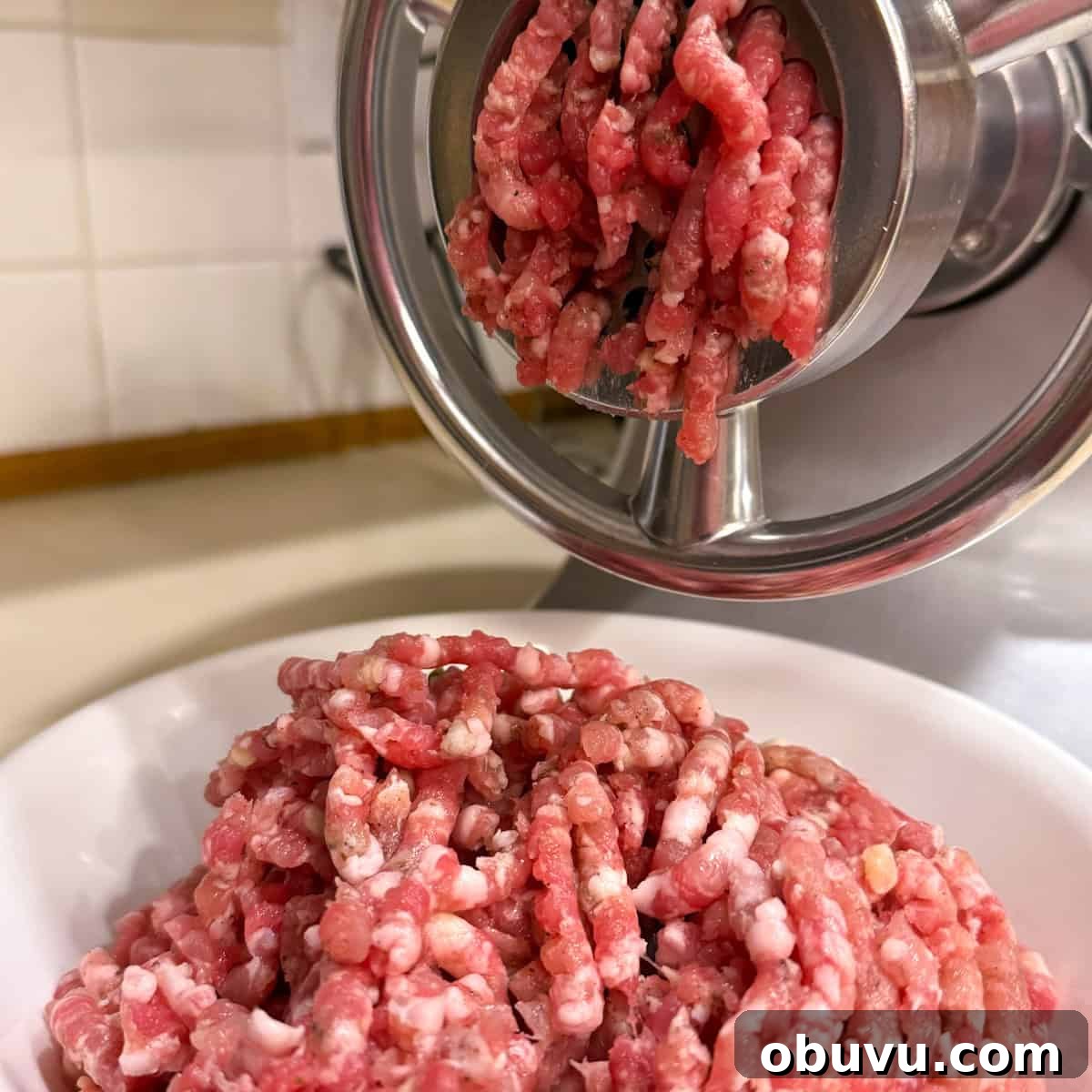 Juicy Chicken Bratwurst Recipe: Homemade Chicken Sausage Guide 5 meat grinder bratwurst