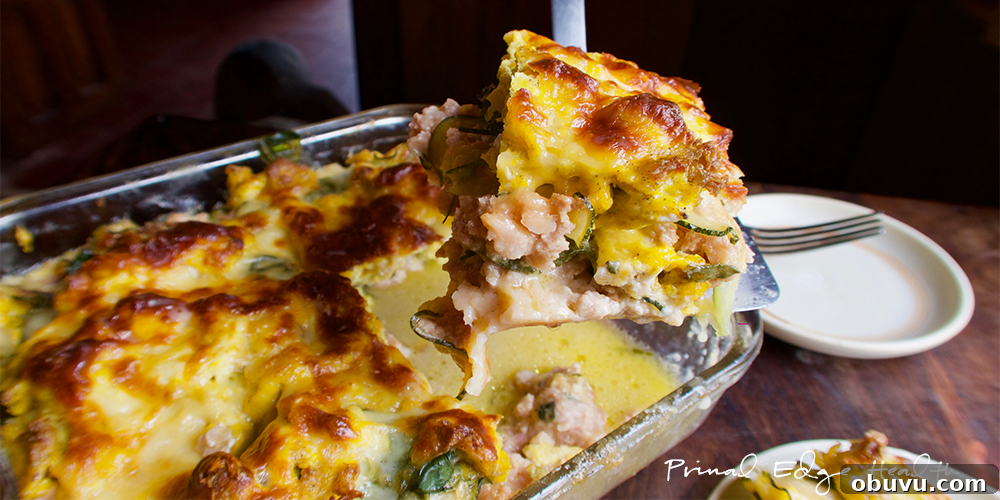 19 Cozy Low-Carb Breakfasts You’ll Crave Every Morning 17 Breakfast lasagna being served at table.