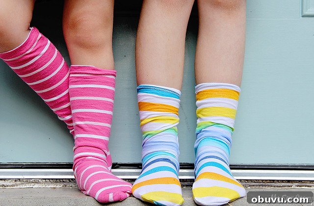 37 Creative DIY T-Shirt Ideas to Upgrade Your Wardrobe 34 Sock It To Me